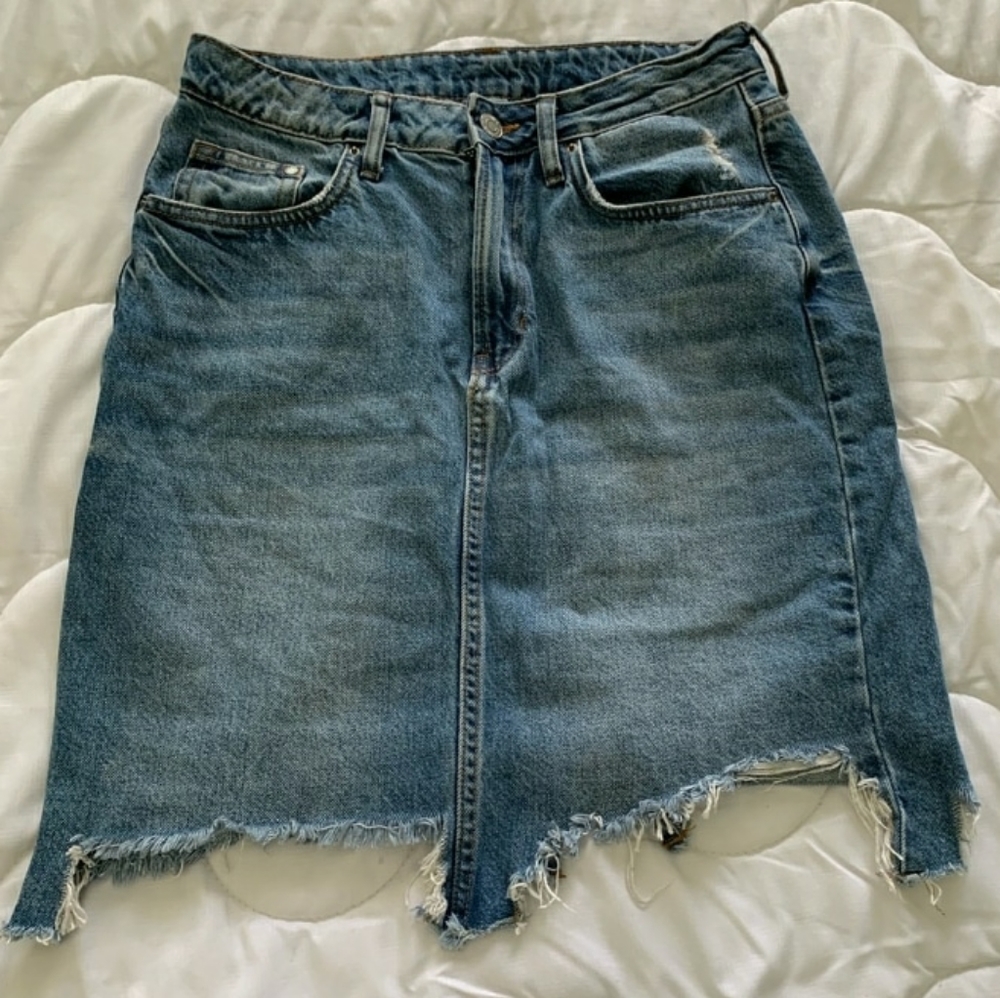 H&M distressed denim skirt
